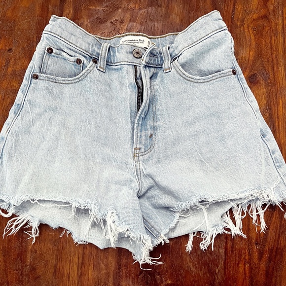 Abercrombie & Fitch The 90s Hi Rise Relaxed Cut Off Shorts Size 0 - Picture 1 of 2